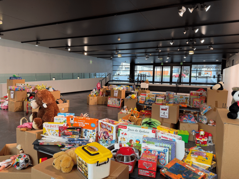 bus de noel 2025 cadeaux